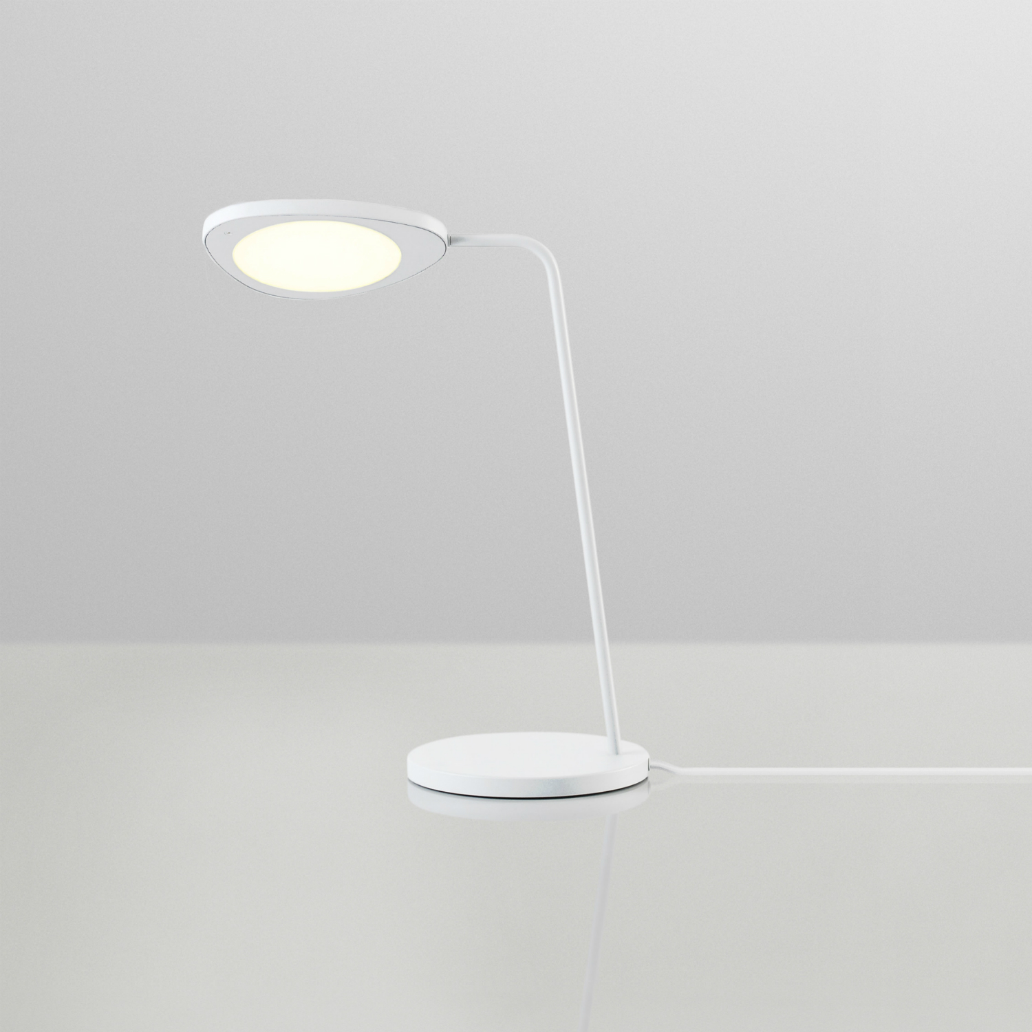 Lampe à poser leaf blanc muuto pour chambre enfant les enfants ...