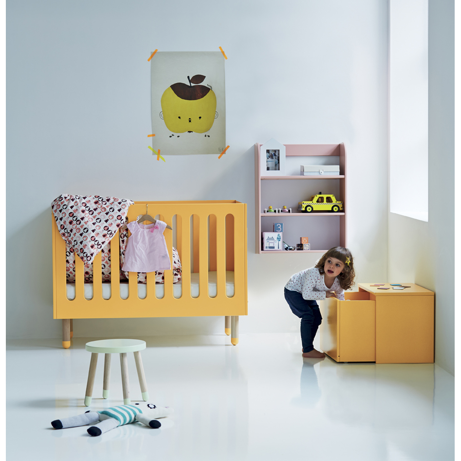 Lit bébé à barreaux jaune or flexa play pour chambre enfant ...