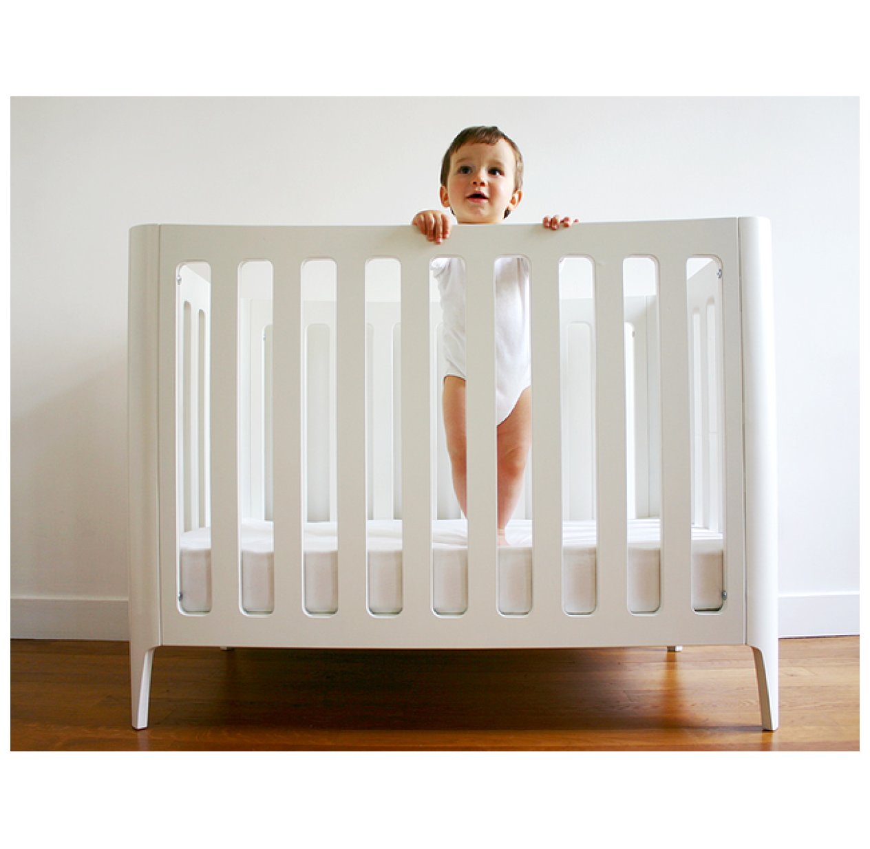 Mini Lit Bebe Blanc Mum And Dad Factory Pour Chambre Enfant Les Enfants Du Design