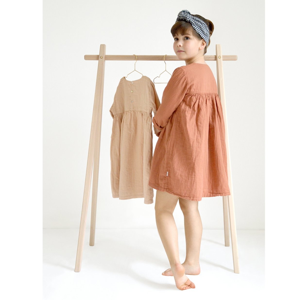 Portant Vetements Enfant Homi Hetre Mum And Dad Factory Pour Chambre Enfant Les Enfants Du Design