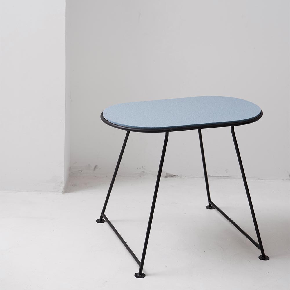 Table Capsule en feutre - Bleu Hiver - Nathalie Rives A lifestyle