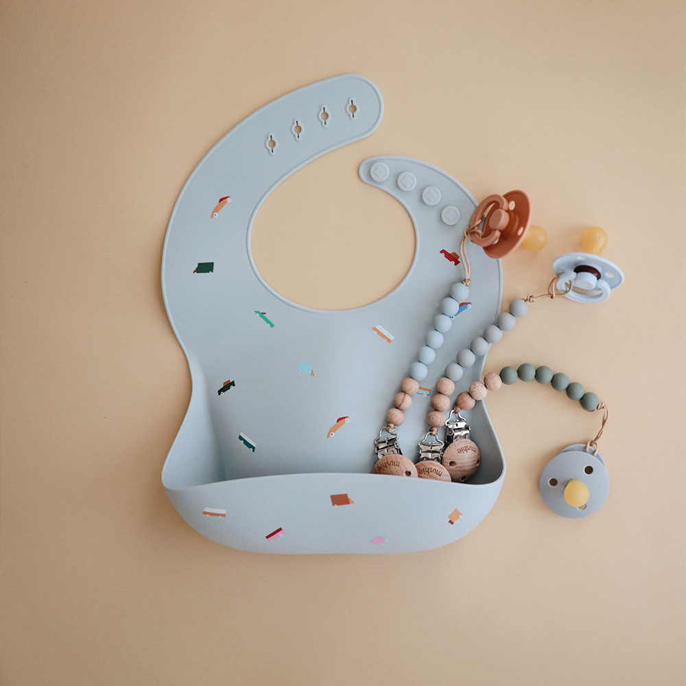 Bavoir en Silicone Voitures - Mushie