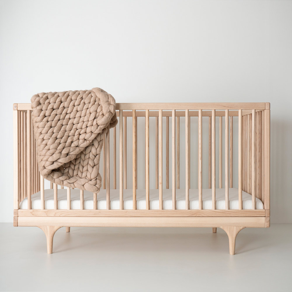 Lit bébé évolutif Caravan - Frêne - Kalon Studios