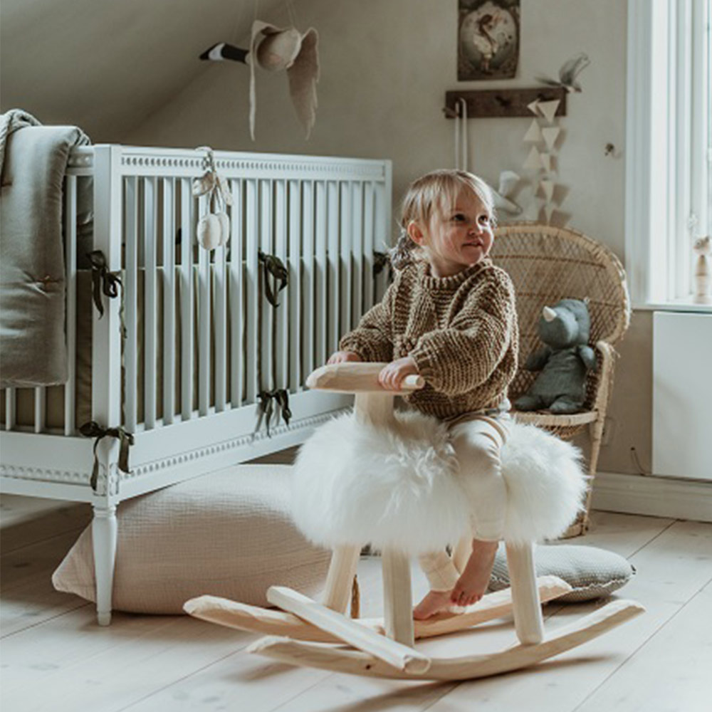 Lit bébé évolutif et son matelas - Blanc Gustavienne