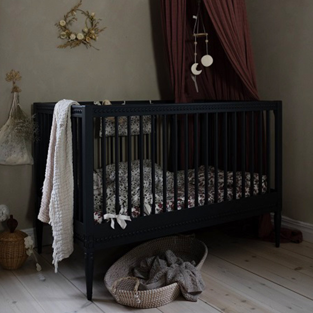 Lit bébé évolutif et son matelas - Deep Green Gustavienne