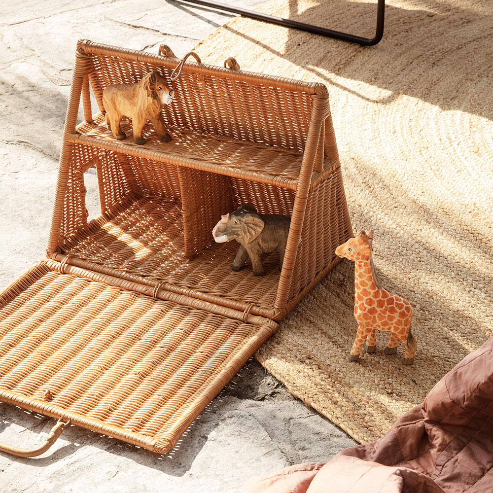 Maison de poupée A-house en rotin Ferm Living