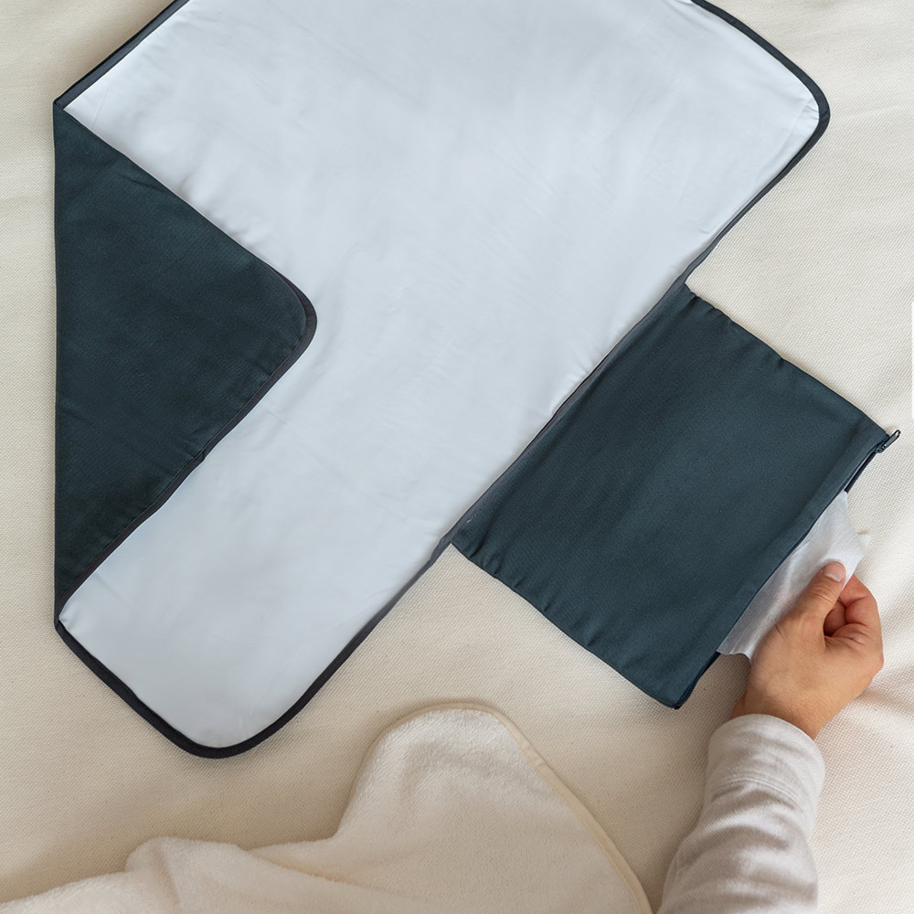 Matelas à langer de Voyage Imperméable - Bleu Carbone - Nobodinoz