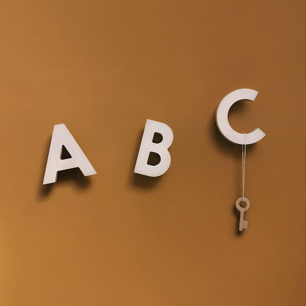 Patères murales Alphabet ABC - Naturel Rock et Pebble