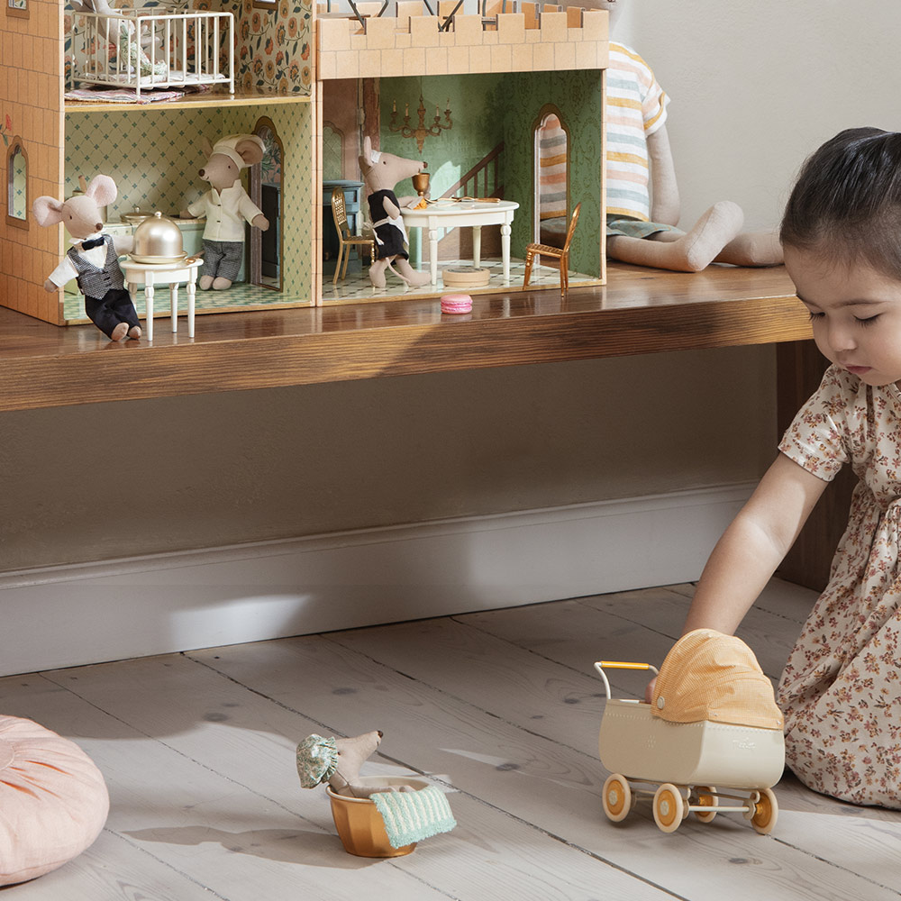 Souris Grande Soeur et sa tasse SPA Bien-Être Maileg